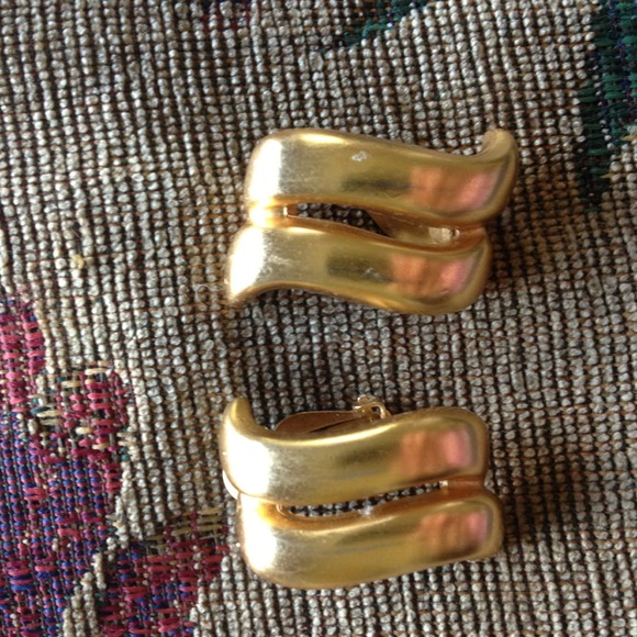 Vintage clip on earrings - Picture 1 of 2