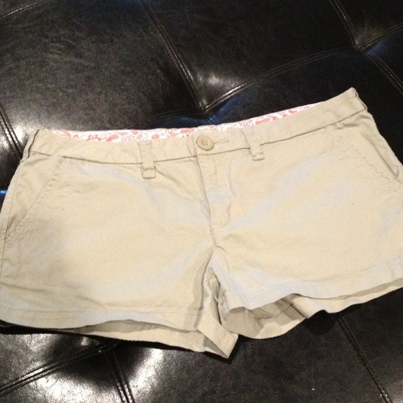 🚫Sold in bundle🚫Khaki shorts