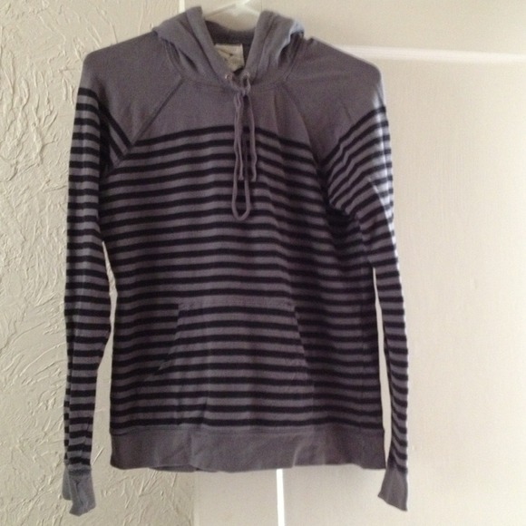 Awesome Forever 21 long sleeve w/hood&pocket