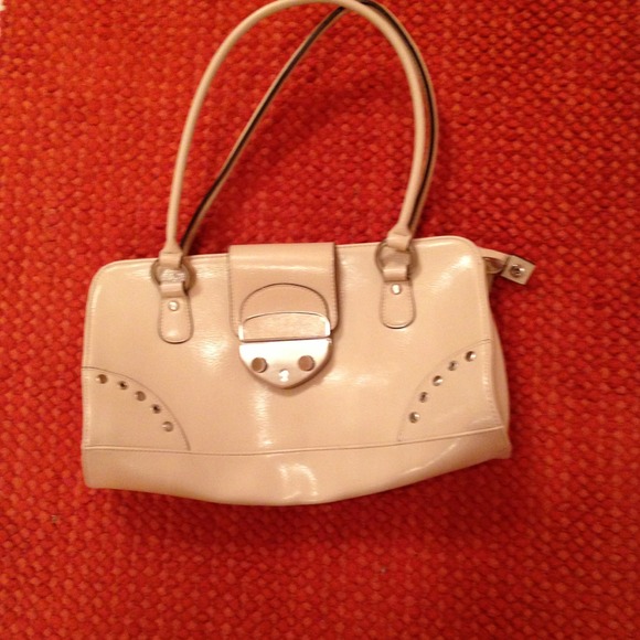 Beige pourse