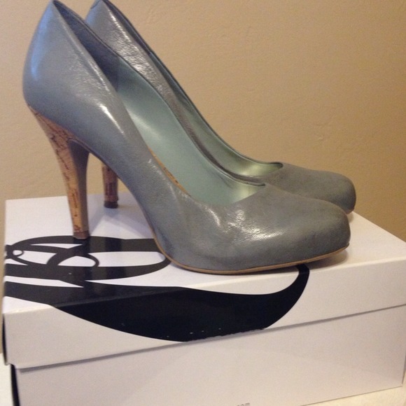 ❌SOLD ❌Nine West light grey size 7 cork  heels