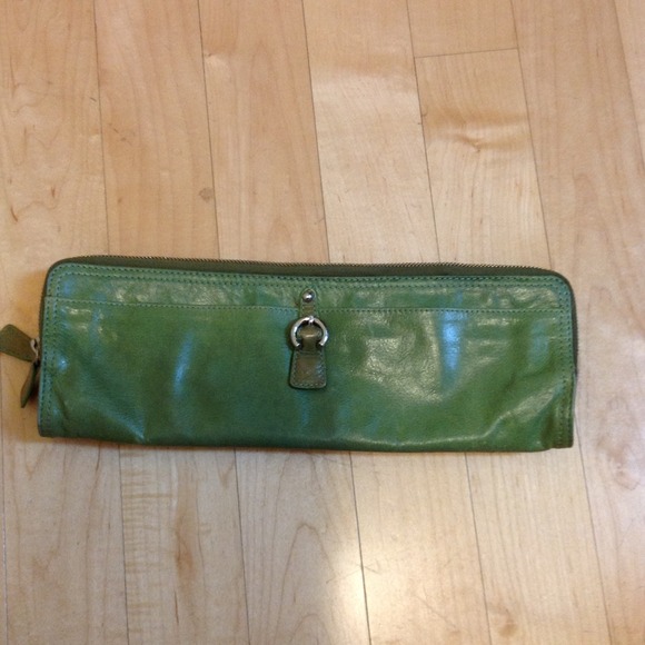 tano Clutches & Wallets - Reduced! Tano genuine Italian leather green clutch