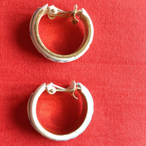 Vintage clip-on earrings - Picture 2 of 2