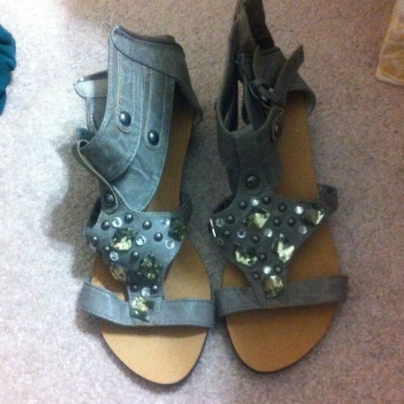 ❎SOLD❎ Grey sandals