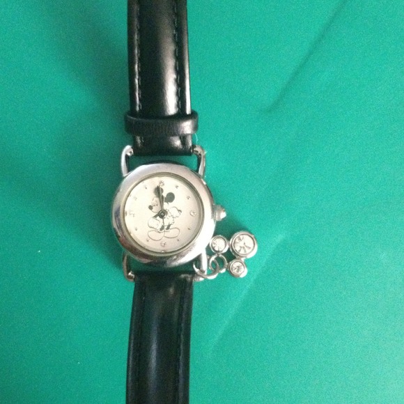 Mickey mouse watch - Picture 3 of 3