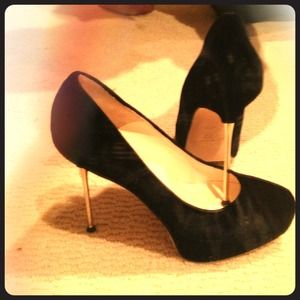 Brianatwood: italian made; velvet w/gold tone heel