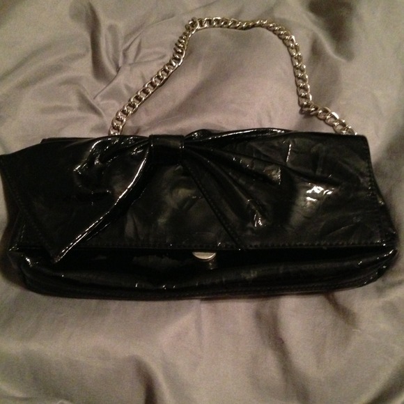 ⭐SOLD⭐Black clutch with silver chain