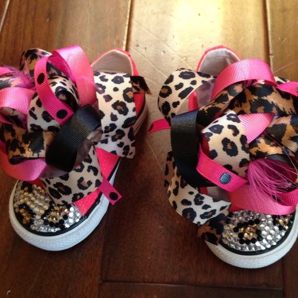 Converse All Star with custom shoe bow