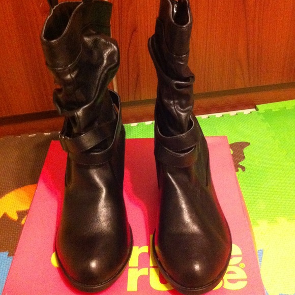 Boots - Picture 2 of 4