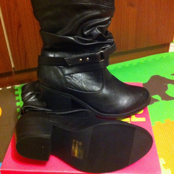 Boots - Picture 3 of 4