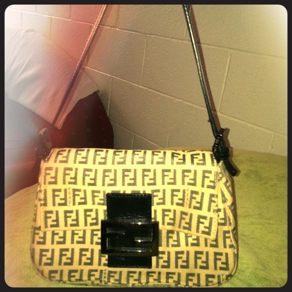 FENDI Handbags - @glambelle Authentic Fendi purse