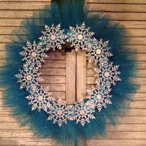 Blue glittery tuelle snowflake wreath