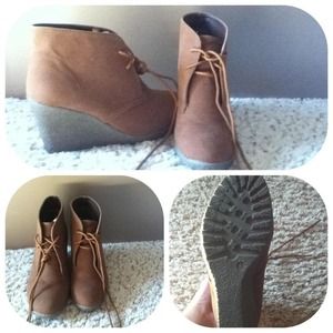 🔻REDUCED🔻Tan lace up wedge booties