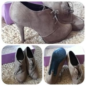 💋REDUCED💋Lace up booties