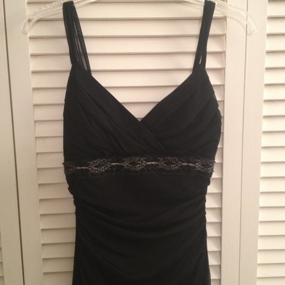 Black strap party dress. Hot! 👠💋
