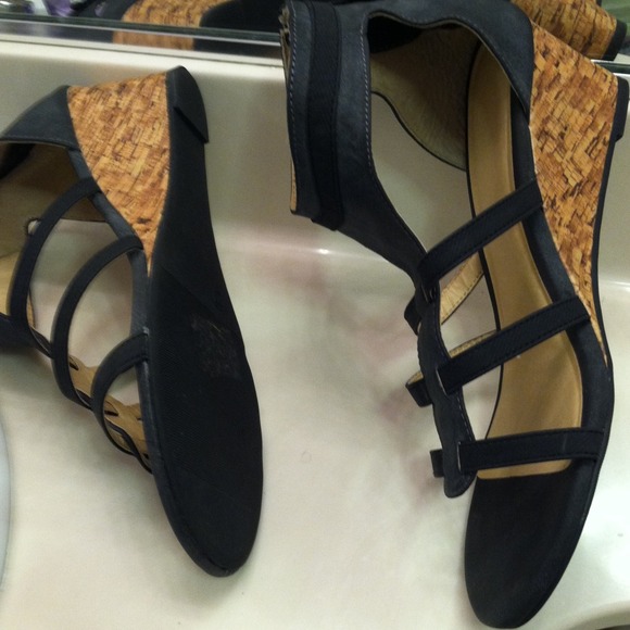 Shoes/markdowns - Picture 3 of 4