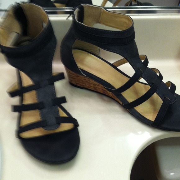 Shoes/markdowns - Picture 4 of 4