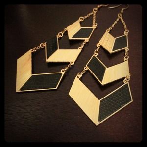 Long blk and gold statement earrings!