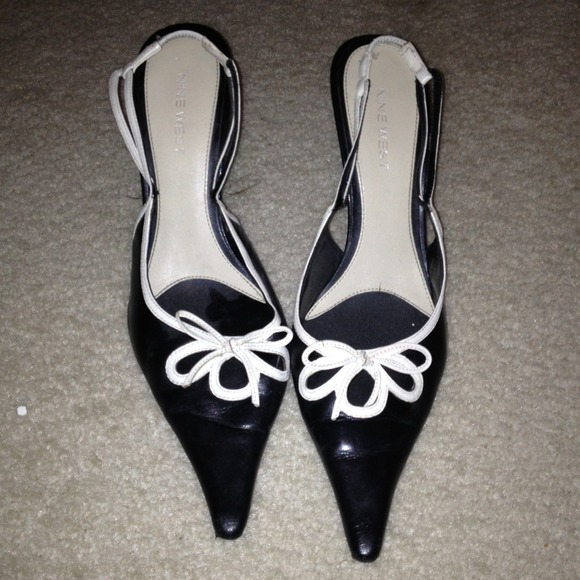 Nine West pointed toe black and creme pumps.