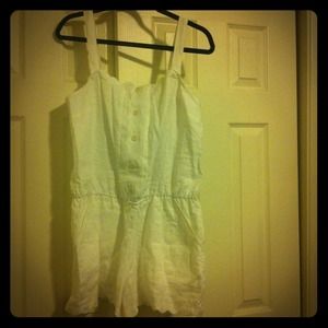 Juicy Couture Pants - White juicy couture linen romper 12 Juicy Couture Pants - White juicy couture linen romper 12