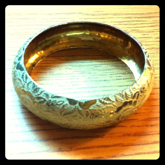 Gold bangle bracelet with flower engravings ~