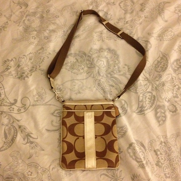 💢SOLD💢Authentic coach cross body bag