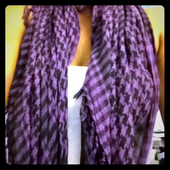 ✋🔴SOLD Purple and black scarf