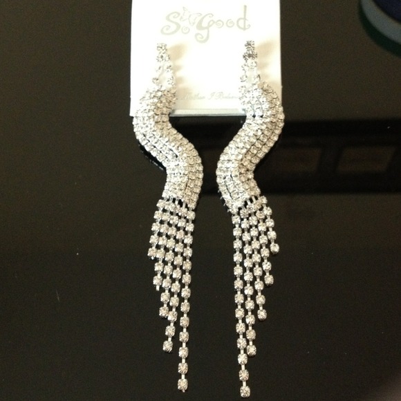 New with tags dangling earrings