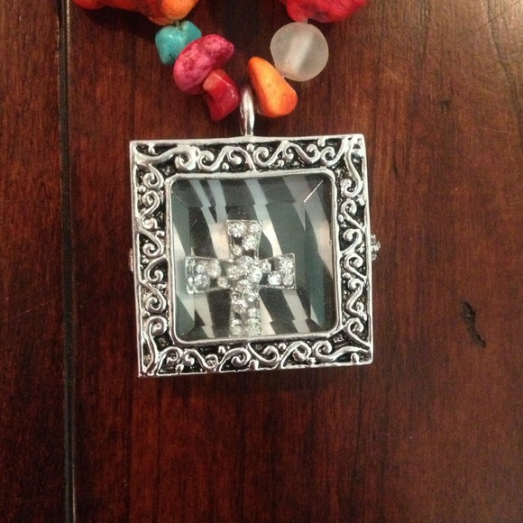 Handcrafted necklace - Picture 2 of 3