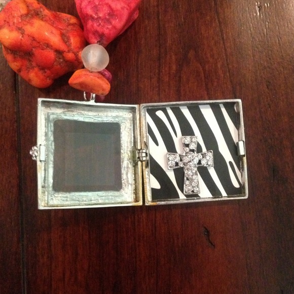 Handcrafted necklace - Picture 3 of 3