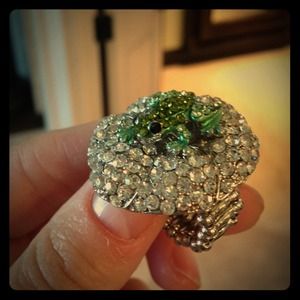 Rhinestone ring. Frog on lillypad