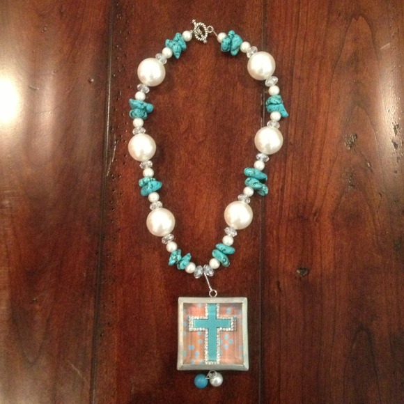 Handcrafted turquoise and pearl necklace