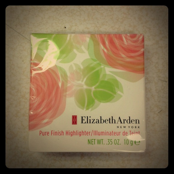 New Elizabeth Arden Rose Illumination Highlighter