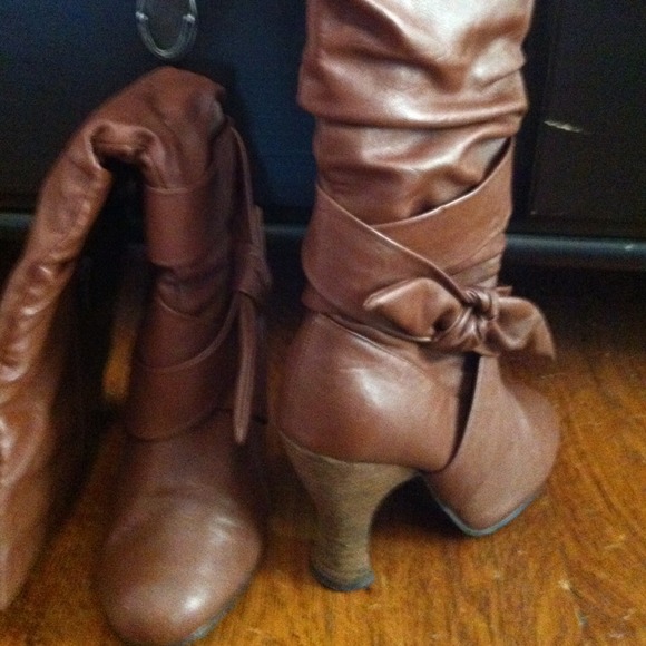 Below the knee, brown 4" Boot - Picture 2 of 2