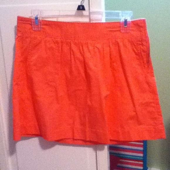 Beautiful coral skirt with exposed zipper!