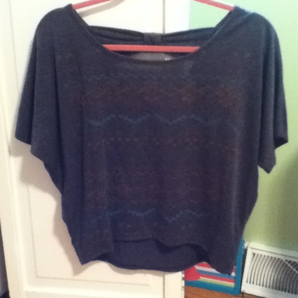 Adorable Aztec print top!