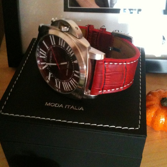 Watch - Picture 2 of 2