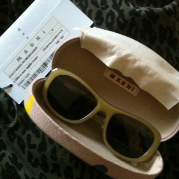 HOLD4KS 💯 MARNI Statement Sunnies