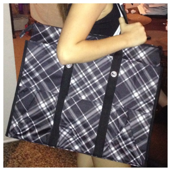 This is a Super sized tote