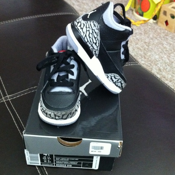 Baby boy Jordan 3 Retro sneakers w/ box