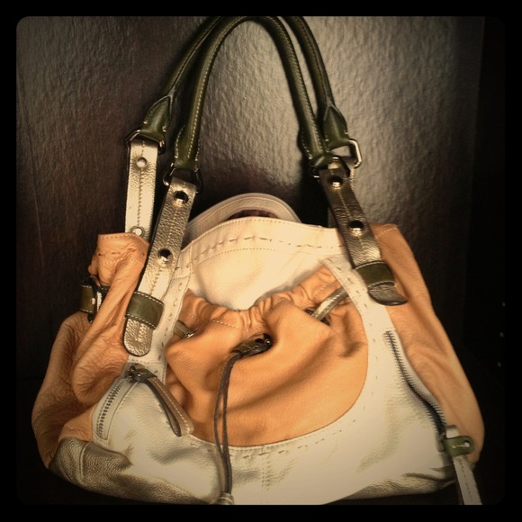 B. Makowsky leather purse