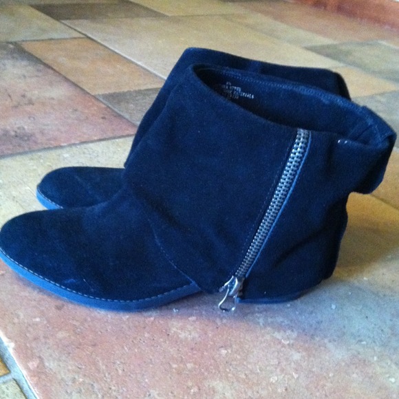 Reserved!! Mossimo black boots. Size 8.5