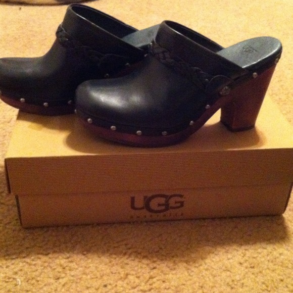 Womens High Clog with sheep-skinned lines forefoot