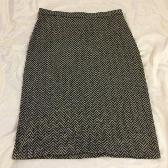 👜  Banana Republic pencil skirt