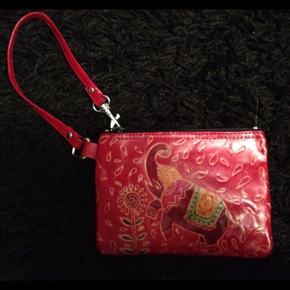 ❌SOLD❌Elephant Wristlet. Make an offer!
