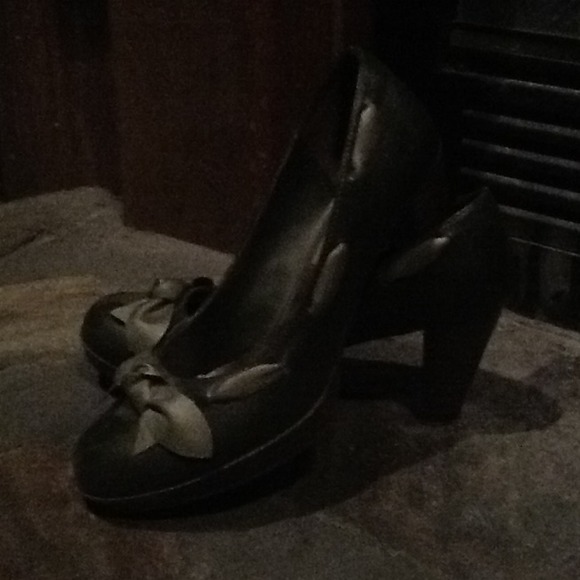 Cute dark green heels