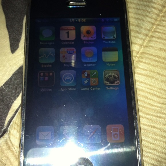 iPhone 3 (I'm willing to negotiate)