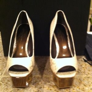 Jessica Simpsons pep toe pumps