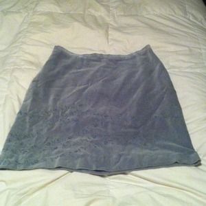 Adorable grey floral skirt!