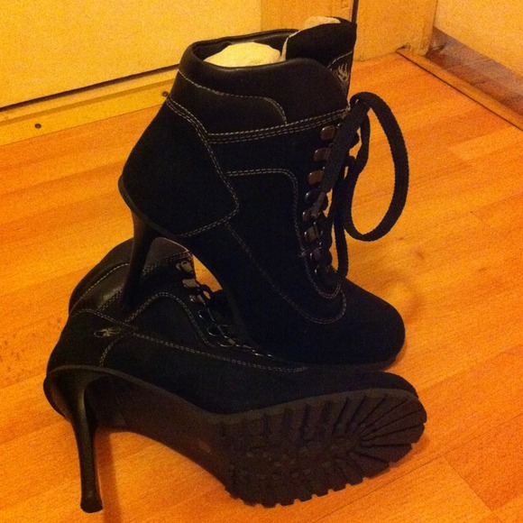 Boots - Picture 3 of 4
